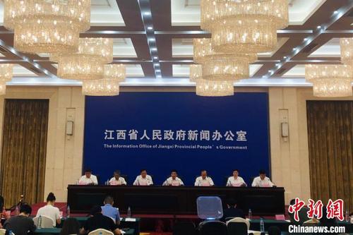 中国侨网8月24日,江西省庆祝建党百年系列新闻发布会之全面深化改革专题新闻发布会举行。 吴鹏泉 摄