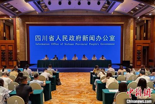 中国侨网第十八届中国西部国际博览会新闻发布会现场。 刘忠俊 摄