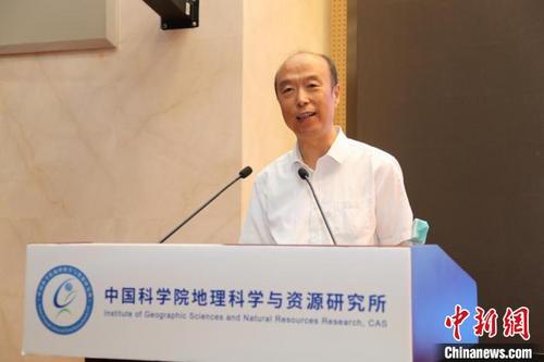 中国侨网12日,中科院地理科学与资源研究所副所长刘卫东发表主题报告。 中国人民大学重阳金融研究院 供图