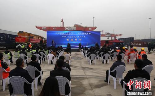中国侨网仪式现场。 衣冠超 摄