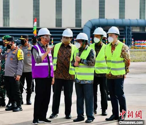 中国侨网图为2021年12月27日,佐科视察德龙工业园。 印尼德龙工业园 供图