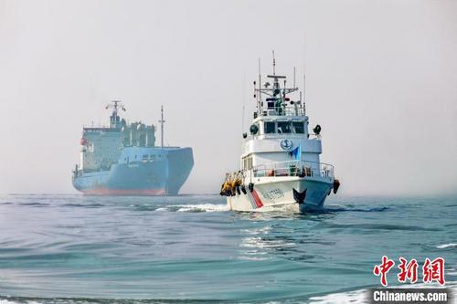 中国侨网台州海事部门保障台州港RCEP贸易航线首艘水果运输船舶安全抵港 台州海事局供图