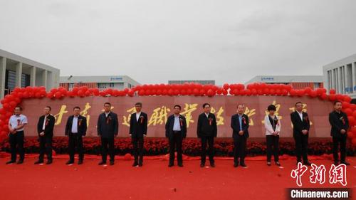 中国侨网6月6日,甘肃交通职业技术学院新校区落成典礼在兰州新区举行。图为活动现场。 闫姣 摄