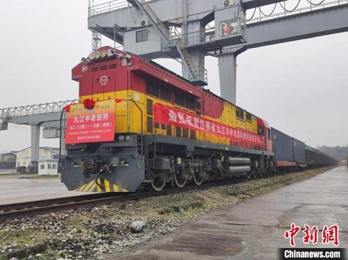 中国侨网1月25日,“九江-万象”中老班列在九江南站始发。(资料图) 方倩 摄