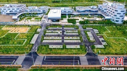 中国侨网空中俯瞰克拉玛依云计算产业园区。 闵勇 摄