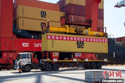 中国侨网天津港“地中海东南亚航线”正式首航。　天津港集团供图