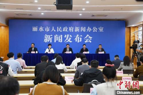 中国侨网新闻发布会现场。 朱丹丹 摄