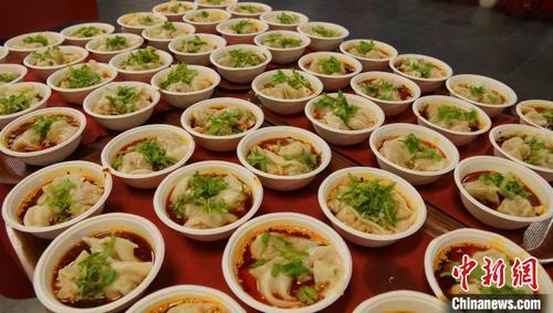 中国侨网成都美食红油抄手。柏林中国文化中心供图。