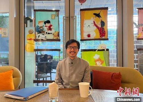 中国侨网香港特区“一带一路”专员何力治近日接受中新社等媒体采访，分享过去10年香港共建“一带一路”取得的成就及未来努力方向。中新社记者 戴梦岚 摄
