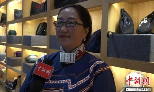 中国侨网米色莫子洛接受中新网记者采访。　陈选斌　摄