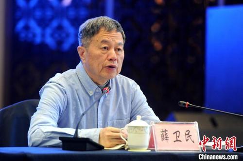 中国侨网10月22日,福建省政协副主席、致公党福建省委会主委薛卫民在阿坝州开展脱贫攻坚民主监督调研工作座谈会上讲话。 张金川 摄
