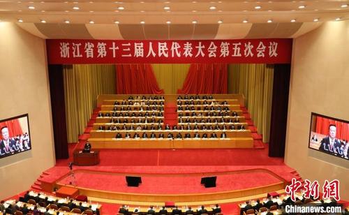 中国侨网浙江省第十三届人民代表大会第五次会议　胡丰盛　摄