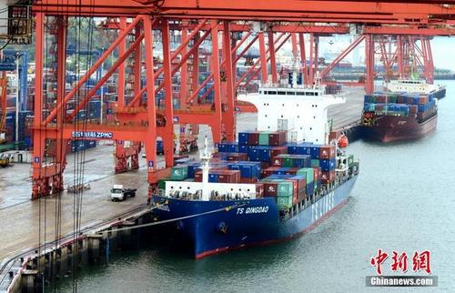 中国侨网资料图:厦门港海天集装箱码头。中新社记者 王东明 摄