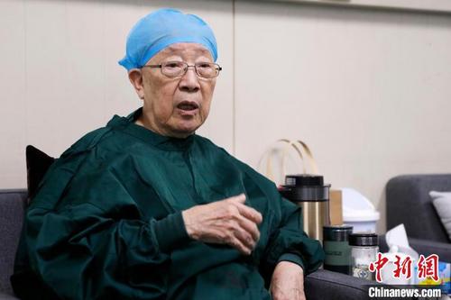 中国侨网吴孟超。殷立勤 摄