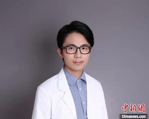 中国侨网刘明翰。 本人提供