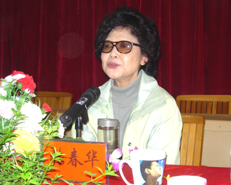 爱心播洒苍洱间 张春华:300孤儿的"美国妈妈"