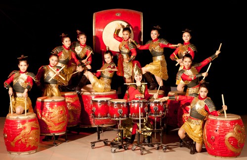 中国侨网-中国女子打击乐团赴美演出音乐剧《