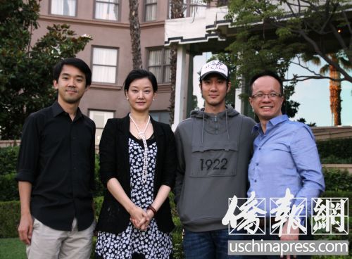 即将在“中华之夜”登台献艺的4位艺术家,左起:苏柏轩、宋祖英、王力宏和陈瑞斌在洛杉矶合影。(美国《侨报》/邱晨