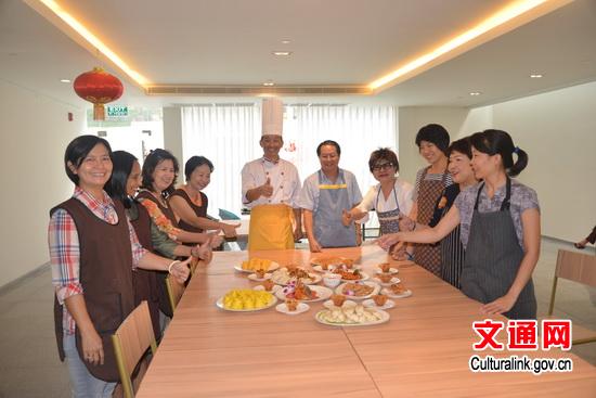中国侨网-曼谷中国文化中心厨艺班结业 学员做