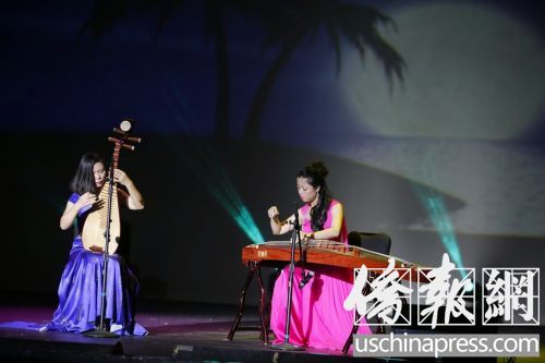 中国侨网罗慧芳在南加州表演庆祝国庆65周年。(美国《侨报》/周慧一 摄)