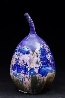 中国侨网魏新作品《高温色釉-9》。(美国《侨报》)