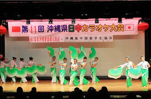 中国侨网乐团表演舞蹈《春色满园》