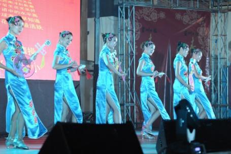 中国侨网常德丝弦《一颗明珠耀南洋》,让观众欣赏常德民间艺曲。(马来西亚《星洲日报》)