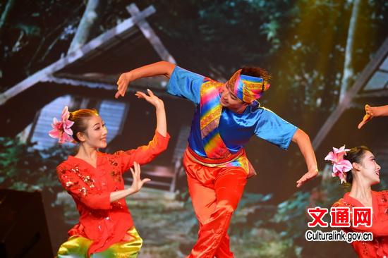 中国侨网精彩演出现场。（文化部网站）
