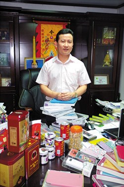 中国侨网周桂杨家中的摆设还与传统潮州家庭没什么两样。