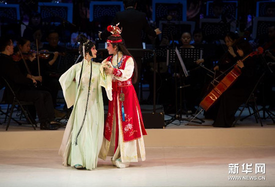 中国侨网10月19日，北方昆曲剧院的演员在昆曲交响清唱剧《红楼梦》的彩排演出中。（罗晓光 摄）