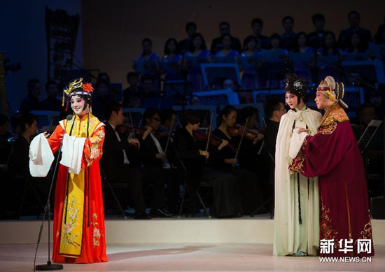 中国侨网10月19日，北方昆曲剧院的演员在昆曲交响清唱剧《红楼梦》的彩排演出中。（罗晓光 摄）