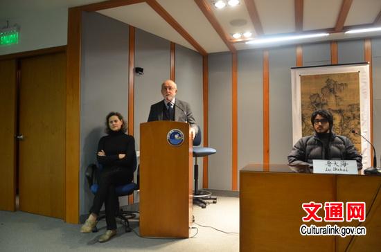 中国侨网导演佩伊拉诺致辞。(文化部网站)
