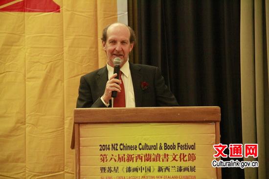 中国侨网海因斯先生致辞。