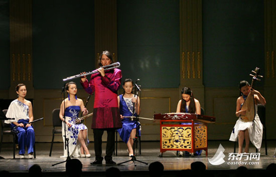 中国侨网龙笛与中国民乐合奏《喜雨》。