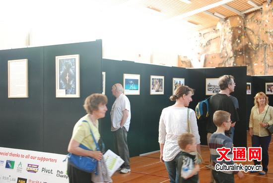 中国侨网“美丽中国”图片展在南坎特伯雷国际节展出现场。