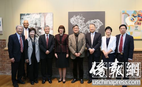 中国侨网部分嘉宾合影。(美国《侨报》/管黎明 摄)