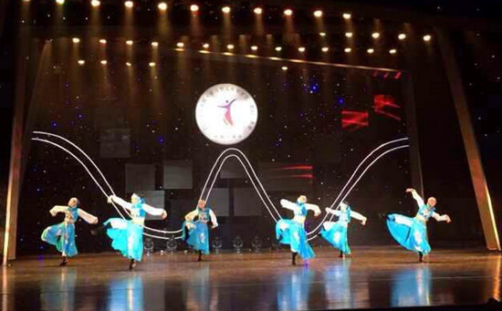 中国侨网决赛现场蒙古群舞。(巴西南美侨报网)