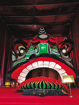 中国侨网佛山狮头较大而圆，额位宽，嘴较平宽。（李程 摄）