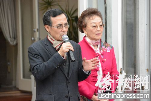 中国侨网文化参赞车兆和(左)和侨界代表张素久(右)在欢迎会上讲话。(美国《侨报》/夏嘉 摄)