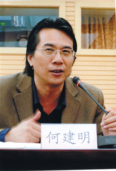 中国侨网何建明 报告文学作家、中国作协副主席、中国报告文学学会会长。