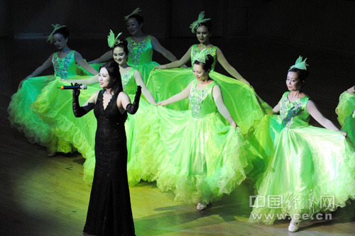 中国侨网图为华人女高音歌唱家李昕。（刘威 摄）