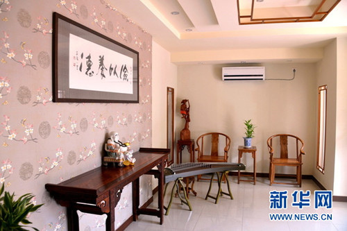 中国侨网中式装修的唐朝食府前厅。