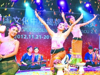 中国侨网曼谷中国文化中心成立两周年庆典活动上的精彩文艺演出。(毕尚宏 摄)
