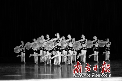中国侨网《粤女风情》将赴北美演出。