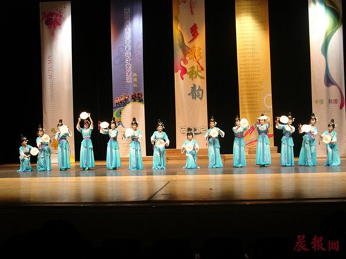 中国侨网南昌清音在韩国演出。(徐柳平 图)