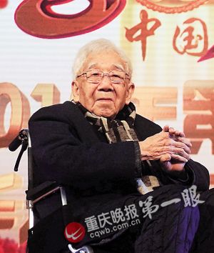 中国侨网庄奴先生接受《重庆晚报》记者采访