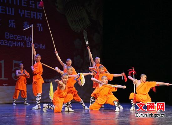 中国侨网武术表演《少林十八般兵器》。
