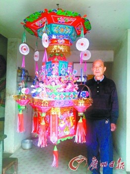 中国侨网云安县富林镇老艺人卓铭坤制作的玲珑子母灯。