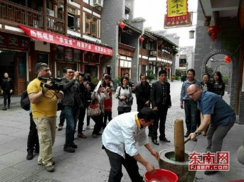 中国侨网波兰国家电视台摄制组走进沙县。