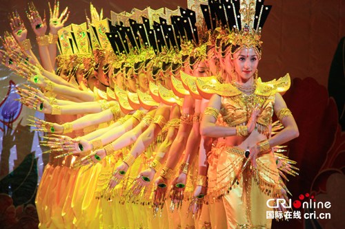 中国侨网著名舞蹈《千手观音》》。（国际在线）
